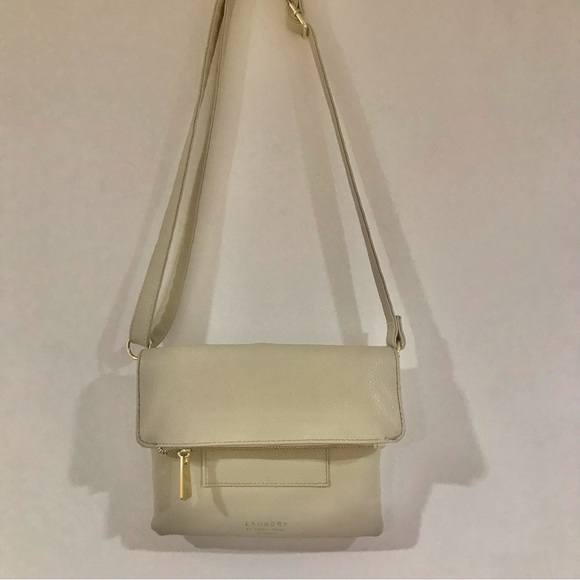 Laundry by Shelli Segal bag. - Picture 3 of 9